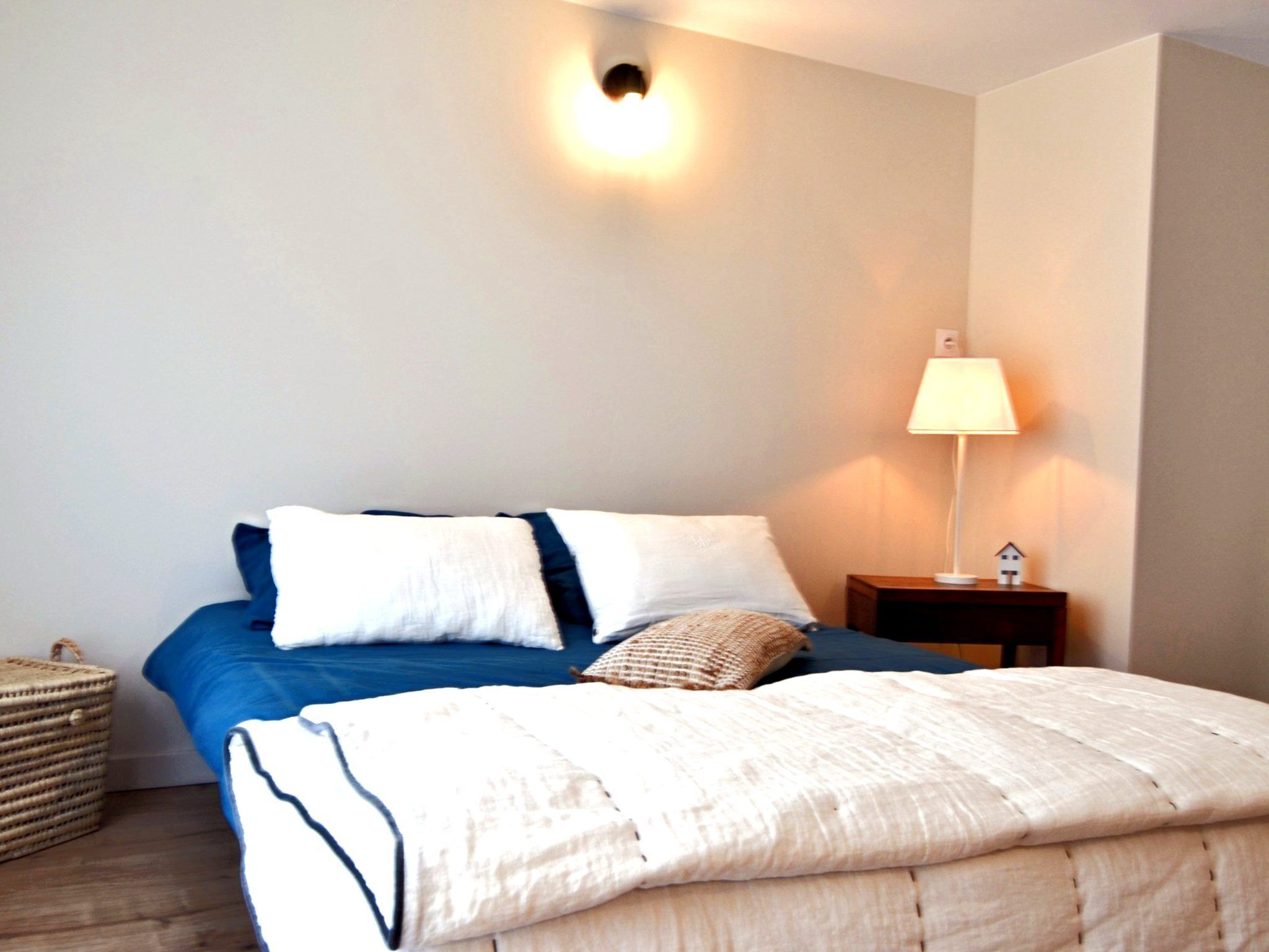 4 sovrum, skrivbord, strykjärn/strykbräda och resesäng