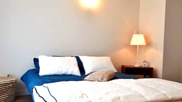 4 chambres, bureau, fer et planche Ă repasser, lit parapluie