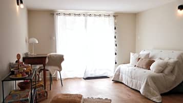 4 Schlafzimmer, Schreibtisch, Bügeleisen/Bügelbrett, Reisekinderbett