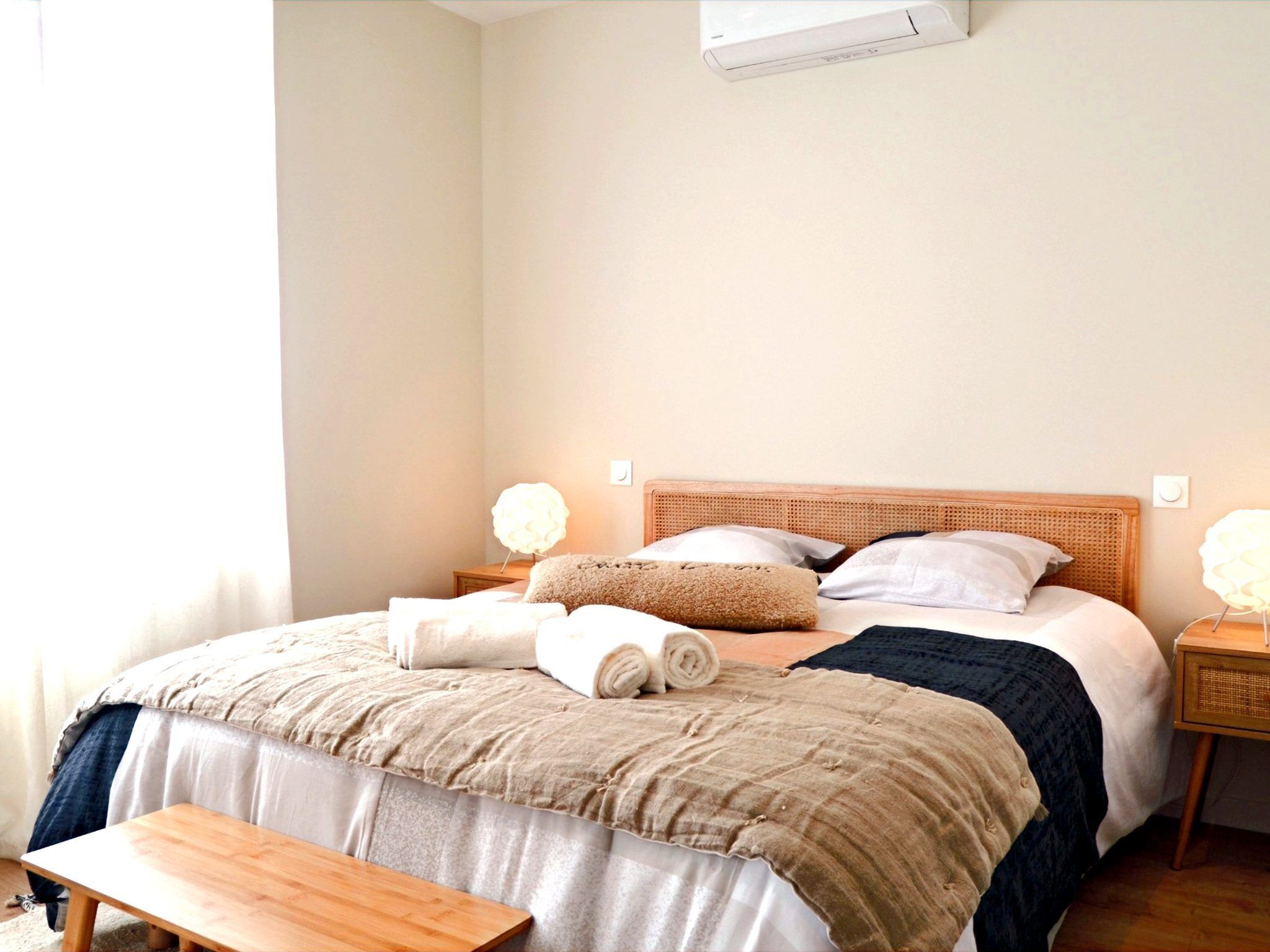 4 bedrooms, desk, iron/ironing board, travel cot