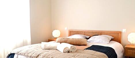 4 bedrooms, desk, iron/ironing board, travel cot