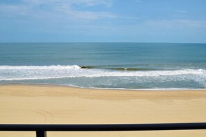 On the beach - Ocean Hideaway 610-Oceanfront 18th St, Free WiFi, Elev, W/D, AC (Ocean City)
