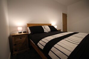 Business Apartment, 1 Bedroom | Iron/ironing board, free WiFi - Staines Apartments (Staines)