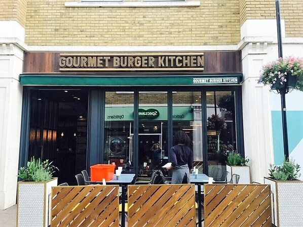 Exterior - Staines Apartments (Staines)