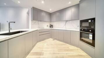 Coffee/tea maker, fridge, microwave, oven