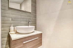 Dusche, Haartrockner, Shampoo
