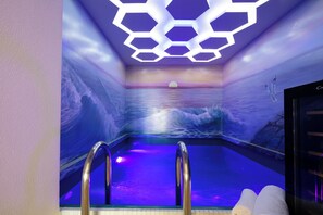 Una piscina cubierta