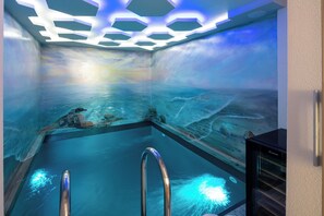Indoor pool - DeMaNi President Suites (Sitia)