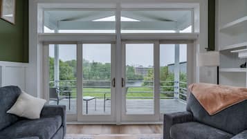 Een smart-tv en een open haard