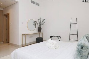 Iron/ironing board, free WiFi, bed sheets - Cosy 1 Bed in Al Warqa (Dubai)