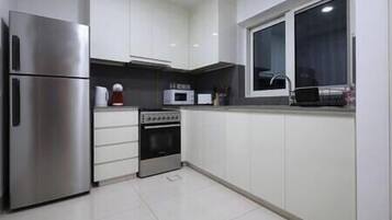 Coffee/tea maker, fridge, microwave, oven