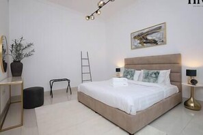 Iron/ironing board, free WiFi, bed sheets - Renovated Apt W Pool Near Dubai Airport & Downtown (Dubai)
