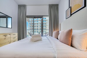 Een strijkplank/strijkijzer, gratis wifi, beddengoed