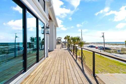 20 ft from Beach Access, Sleeps 31, Pool, Bikes, Ping Pong, 2 Kitchens, Pets
