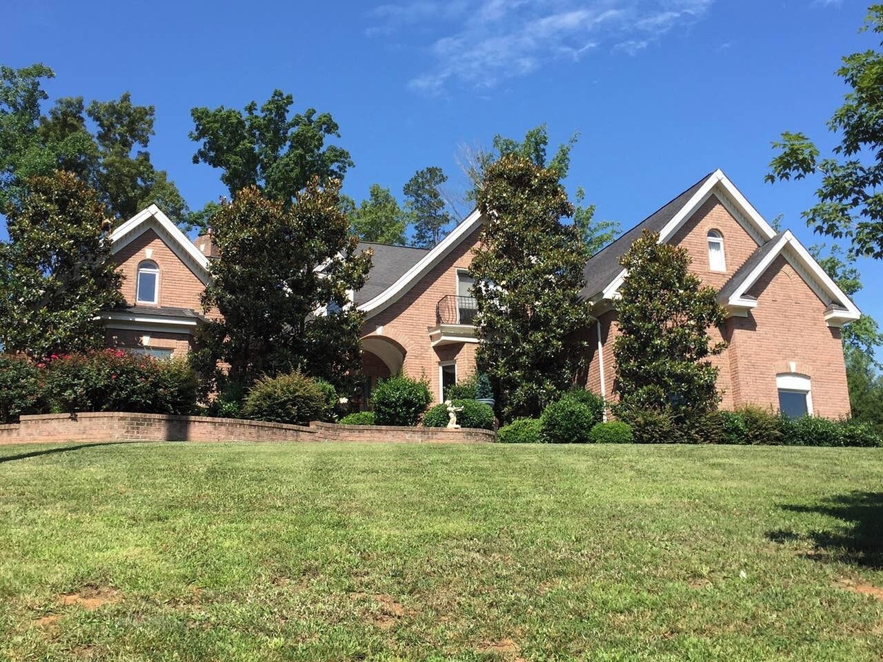 Luxury comfort retreat, extremely spacious with Game Room and Close to Charlotte