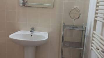 Serviettes fournies, papier toilette