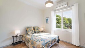 3 bedrooms, desk, iron/ironing board, travel cot