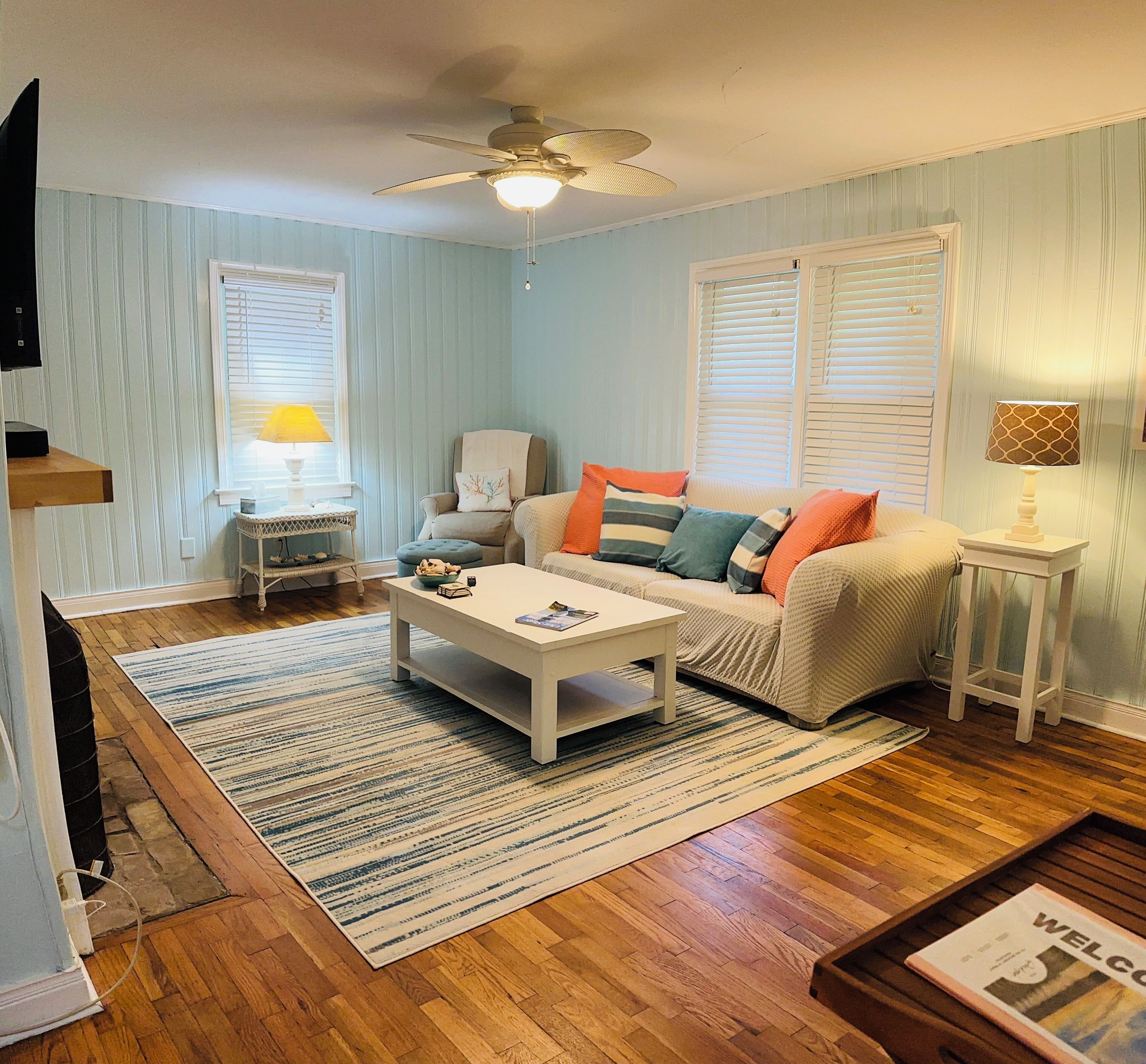 Smart TV, fireplace, books, stereo