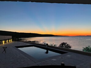 Outdoor pool, a heated pool - Villa in Maritime Style, Direkt am Meer, Pool, 8-10 Pers. - Bucht Ljubački (Ljubac)