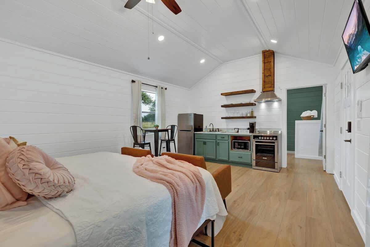 1 bedroom, iron/ironing board, travel cot, free WiFi