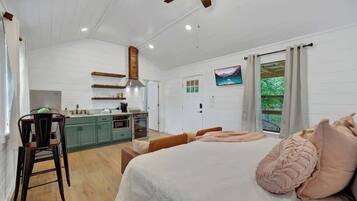 1 bedroom, iron/ironing board, travel cot, free WiFi