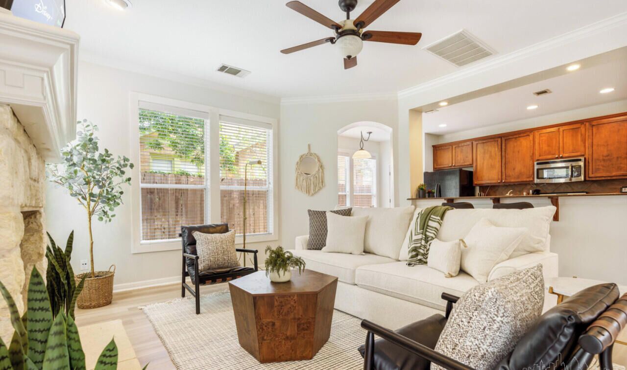 Smart TV, caminetto, monitor per computer