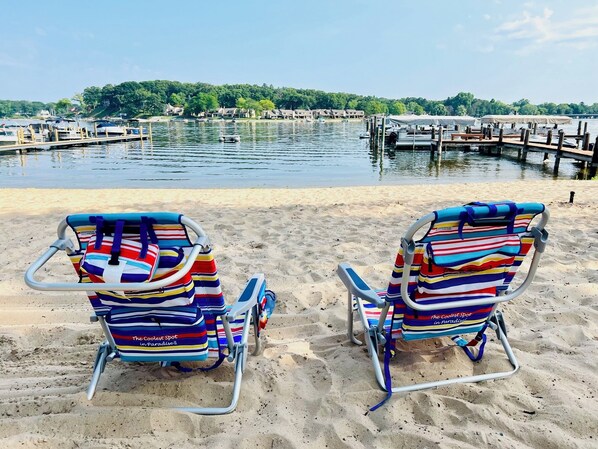 Plage à proximité, chaise longue