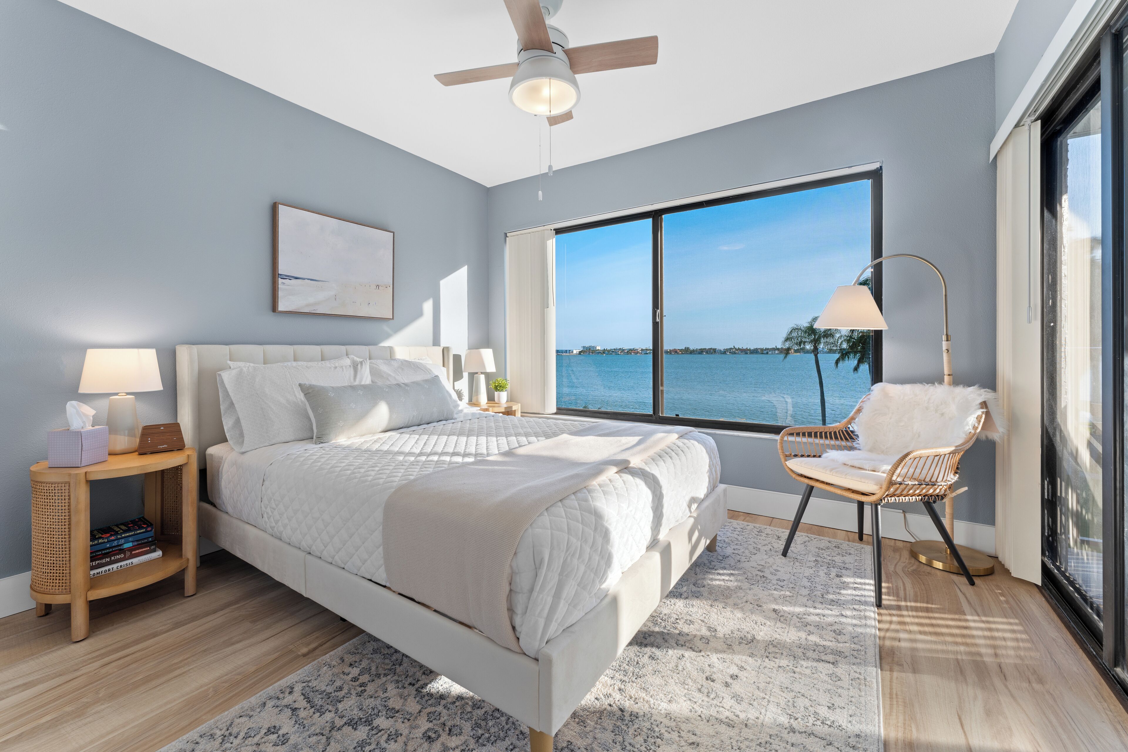 Modern Beach Oasis mins to Pass-A-Grille Beach/St.Pete Beach and Fort De Soto!