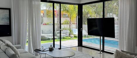 Smart-TV, Tischtennisplatte