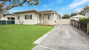 Exterior - Haven Hideout - 3 bedroom holiday home in North Haven, close to beach, wifi available (North Haven)