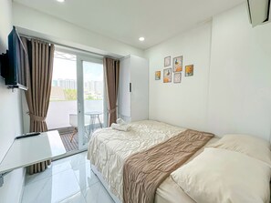 WiFi, bed sheets - Cozy balcony studio in D7 (Thành phố Hồ Chí Minh)