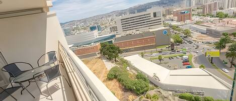 Apartment | Outdoor dining