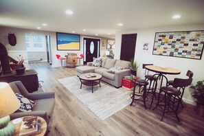 Interior - RIVER FRONT Pickleball & Bball Patio-Pets-2 houses (Free Soil)