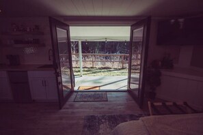 4 bedrooms, iron/ironing board, WiFi, bed sheets - RIVER FRONT Pickleball & Bball Patio-Pets-2 houses (Free Soil)