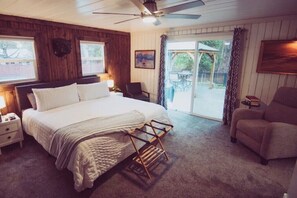 4 bedrooms, iron/ironing board, WiFi, bed sheets - RIVER FRONT Pickleball & Bball Patio-Pets-2 houses (Free Soil)