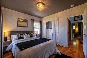 3 chambres, fer et planche à repasser, lit de bébé portatif