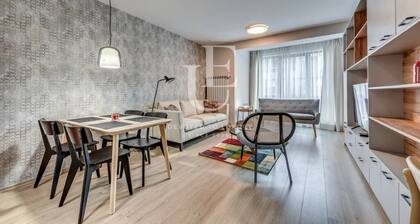 New York: A spacious modern apartment with parking