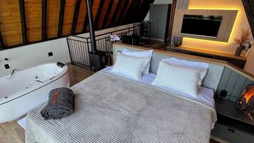 Deluxe Cabin, 1 King Bed, Mountain View | 1 bedroom, free WiFi