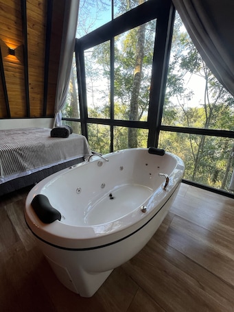 Bañera de hidromasaje privada