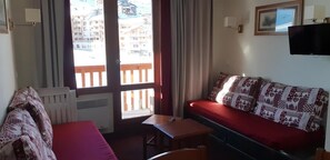 Living area - 150m from ski slopes, 5th floor, view ski slopes, balcony, tv, ski locker, 30m², La Plagne (La Plagne)