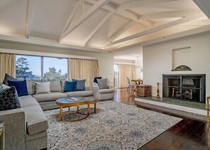 Smart TV, fireplace - Padre Paradise  (Del Monte Forest)