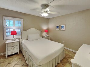 3 bedrooms, iron/ironing board, WiFi, bed sheets