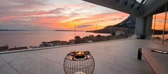 Penthouse villa Soll for 9 person 100m from Sea,in small place Drašnice