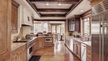 House (4 Bedroom Luxury Townhome in Lionshea) | Exterior