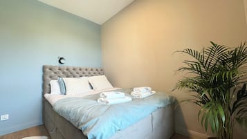 Cortinas blackout, tabla de planchar con plancha y wifi gratis