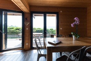 Dining - Le Renard - 8 people - Sauna - Lake and Mountain Views, Chalet de luxe 4 étoiles (Gérardmer)