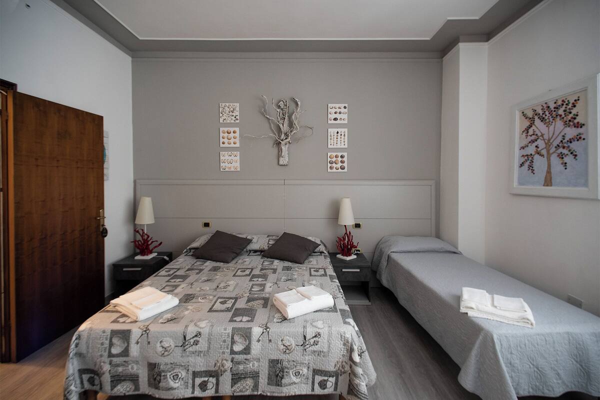 Superior kamer, uitzicht op tuin | 1 slaapkamer, een kluis op de kamer, een bureau