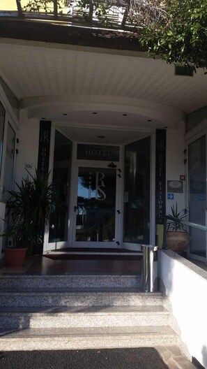 Fachada de la propiedad