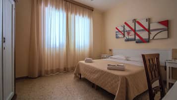 1 bedroom, in-room safe, desk, iron/ironing board