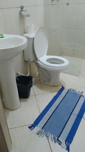 Standard Room, Courtyard View | Bathroom